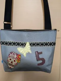 スカルと蝶の刺繍ポシェット
