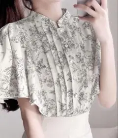 【mily bilet】上品で大人かわいい。花柄ピンタックフレア袖ブラウス