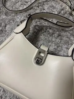 ホワイト ハンドル付きショルダーバッグ