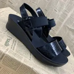 新品★レディース★Lサイズ★軽量 エナメルサンダル 黒 5638