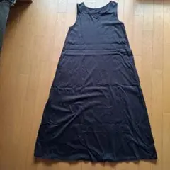 UNIQLO 黒 ノースリーブワンピース