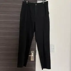 黒ズボン　スラックス