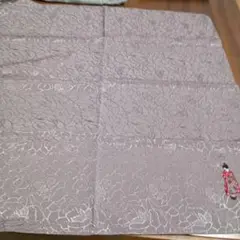 小風呂敷（ちりめん）花柄紫色人形刺繍付き