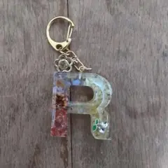 レジン製アルファベットRチャーム