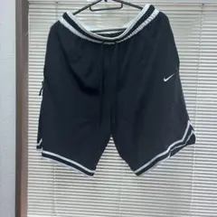 値下げ。Nike ブラックショートパンツ サイドジッパー
