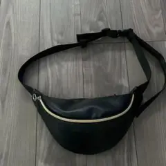 ボディバッグ 黒 合成皮革