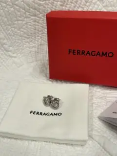 【箱・保護袋付】FERRAGAMO ガンチーニ　ピアス