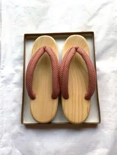 【新品　未使用】　国産　日田杉下駄　白木/赤和柄　23〜25cm