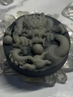 太極石　ドラゴン彫刻の円形石　約3センチ 貫通穴あり　魔除け　強運