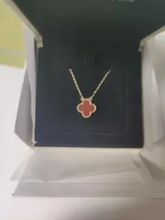 Van Cleef & Arpels クローバーネックレス