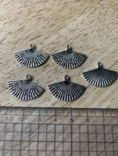 金属製 扇形チャーム 5個セット
