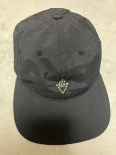 黒のナイロンキャップ ロゴ付き　ソフトクリーム　SOFTCREAM