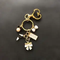 【新品】可愛いゴールドキーホルダー コンパクトサイズ　チャーム