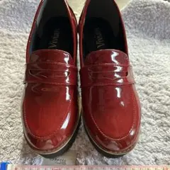 Vivian 赤 エナメル ローファー ヒール約5cm