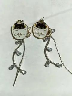 猫とラインストーンのドロップ　ピアス、イヤリング、ストラップいずれもOK