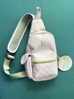 ワンショルダー　薄紫色キルティングボディバッグ 猫型ミラー付き