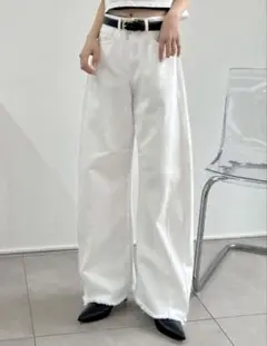 新品・未使用　Re:EDIT裾フリンジバレルレッグデニムパンツ・ホワイトMサイズ