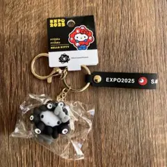 ミャクミャク　ハローキティ モノクロ立体キーホルダ☆大阪関西万博公式