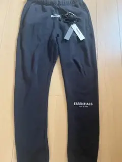 Essentialsスウェットパンツ