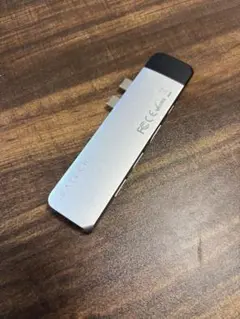 Satechi USB-C ハブ シルバー