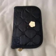 黒い花柄キルティング小銭入れ