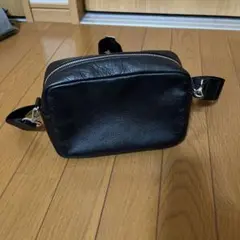 ブラック　合皮レザーショルダーバッグ