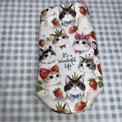イチゴと猫柄ペットボトルカバー　ワンダフルライフ
