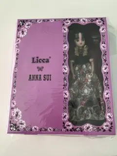 ドール　ANNA SUI×リカちゃん コラボレーションBOX with モバイルケース(iPhone4対応) 「ANNA SUI×リカちゃん」 三越伊勢丹グループ＆名鉄百貨店本店限定 美品 リカちゃん ANNA SUIコラボ 伊勢丹限定品 - メルカリ
