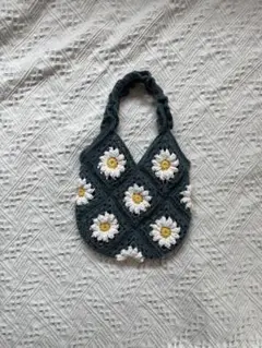 デイジー刺繍のグラニーバッグ
