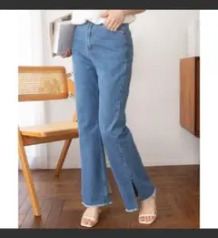 ハイウエスト スリット入りデニムパンツ