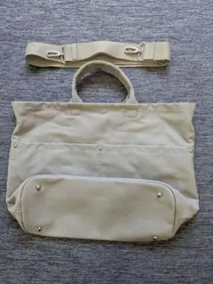 ベージュ ショルダーバッグ