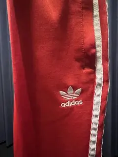 adidas オリジナルス　赤　3本ライン　ジャージパンツ