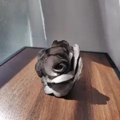 ヴァレリー　カサド　黒土　バラ　オブジェ