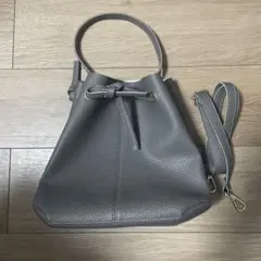 グレー ショルダーバッグ