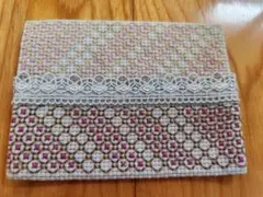 刺繍模様の布製ティッシュケース