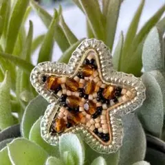 ヒョウ柄　お星ちゃん　ビーズ刺繍ブローチ