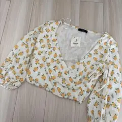 新品　Bershka 花柄 クロップドブラウス M