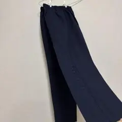 ネイビー ストレートパンツ 花柄刺繍