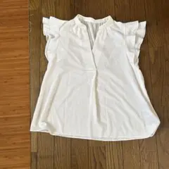 フリル袖 アイスグレーVネック シャツ
