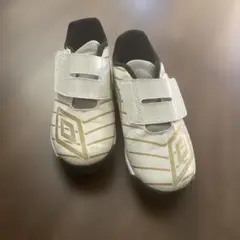 Umbro サッカーシューズ ホワイト/ゴールド　19センチ