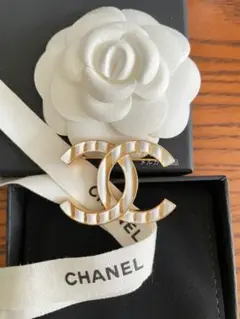 シャネルCHANEL 新作 CC ブローチ