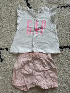 GAP フリル付きトップスとショートパンツセット
