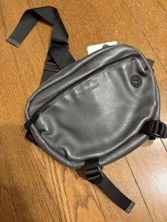 BROSKI AND SUPPLY 防水本革　グレーショルダーバッグ
