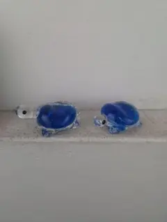 青いガラス製カメの箸置き