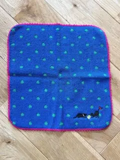 【新品未使用】ネコ　刺繍　ブルーハンカチ　ドット　ビビットカラー　猫
