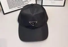 PRADA ブラック ベースボールキャップ