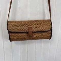 ラタン製円筒形かごバッグ