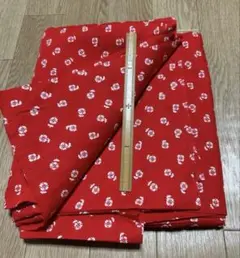 44昭和レトロ　赤い花柄の綿生地 約90×535cm 未使用品