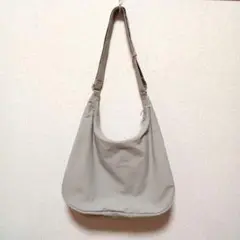 グレー ショルダーバッグ ジッパー付き