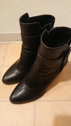 美品ダイアナショートブーツ 黒24センチ